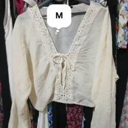 Blusa corta de hilo mangas largas color hueso