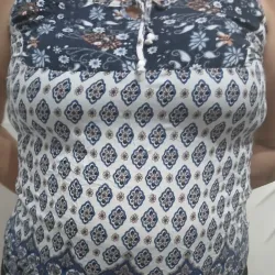 Blusa estampada en azul de hilo