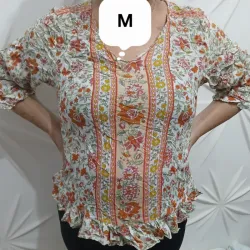 Blusa estampada en carmelita