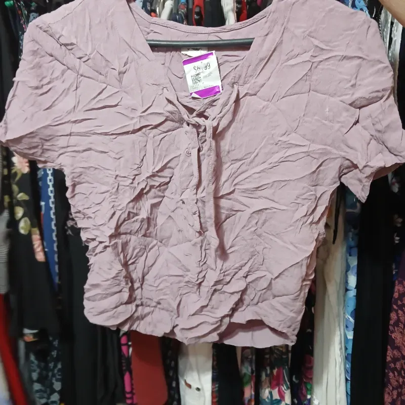 Blusa rosa pastel corta