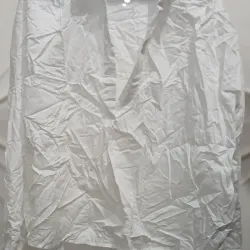 Camisa blanca sin botones