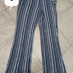 Pantaloneta a rayas azul y blanca