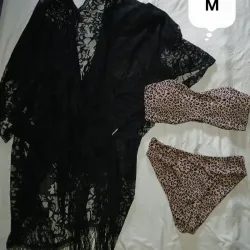 Pareo negro de flecos