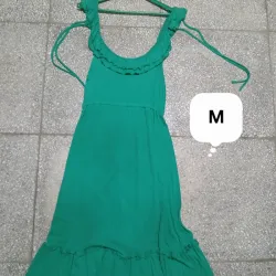 Vestido verde de vuelos