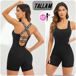 Mono enterizo corto con letras en los tirantes