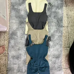 Mono enterizo corto levanta glúteos