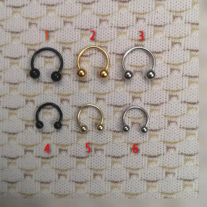 Piercing de oreja, nariz, labio y ceja