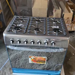 Cocina con horno de 6 hornillas 