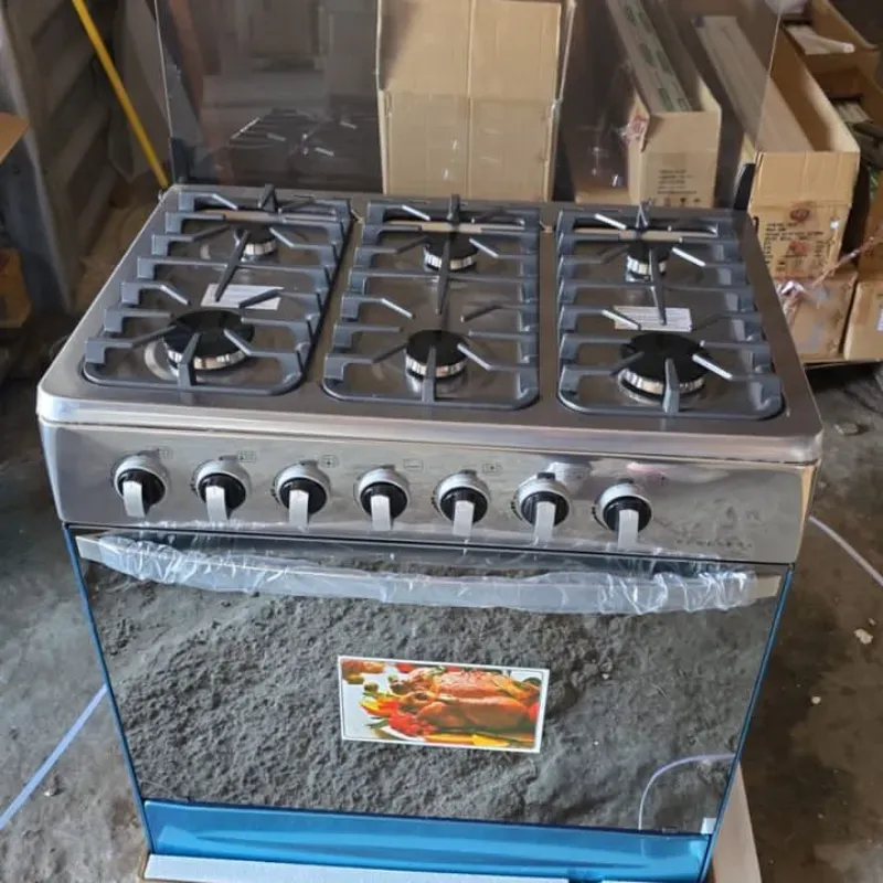 Cocina con horno de 6 hornillas 