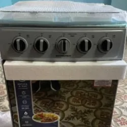 Estufa a gas Premier 4 hornillas con horno