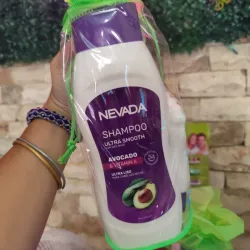 Set de champú, acondicionador y crema para los pies