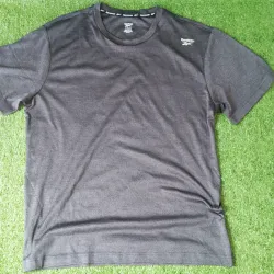 Pullover deportivo marca Reebok