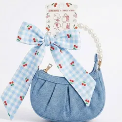 Cartera con accesorio