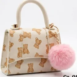 Cartera con accesorio
