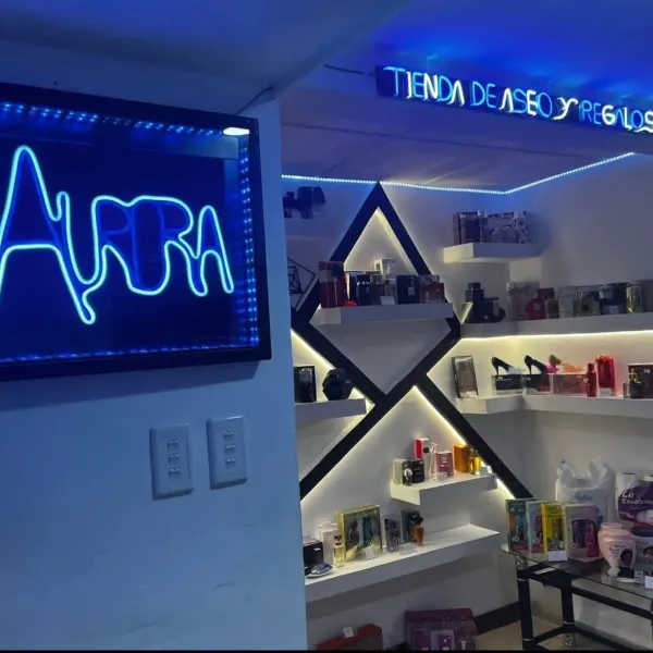 La Aurora es una tienda especializada en perfumería árabe y en productos de cuidado facial y capilar. 
Un lugar creado para realzar su belleza y bienestar.