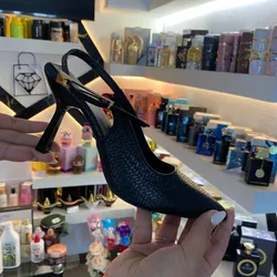 Tacones puntifinos
