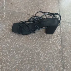 Disponible para mujer 