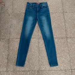 Disponible para mujer 