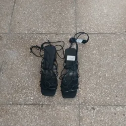 Disponible para mujer 