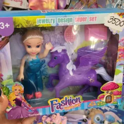 Muñeca con unicornio