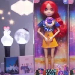 Muñecas K-pop cantan y tienen accesorios