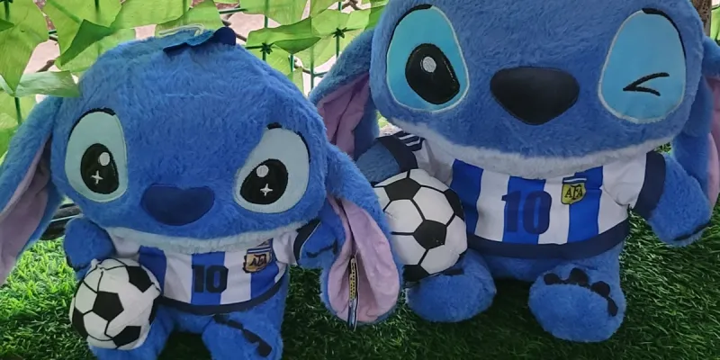 Peluche de stitch fútbol ⚽️ de 32cm