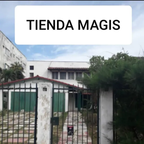 Tienda de maquillaje , bisutería,  accesorios , aseo personal,  ropa interior,  calzado 