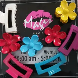 Pellizcos engomados de colores . 1.50 usd