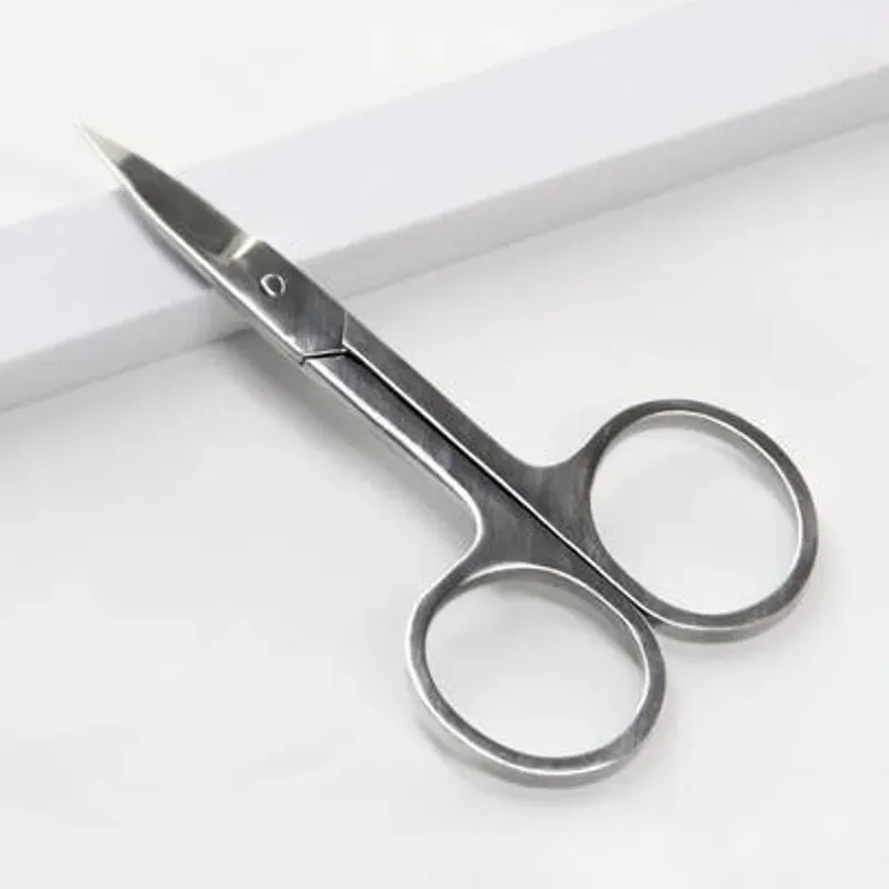 Tijera para cejas 