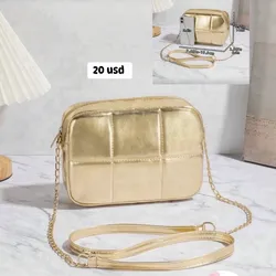 Cartera dorada de asa larga