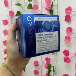 Crema hidratante compuesta de agua colágeno 