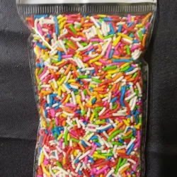 Grajeas de fideos de colores 