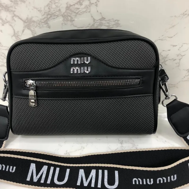 Cartera Miu Miu