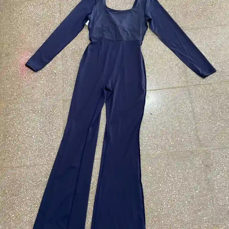 Mono pantalón manga larga.