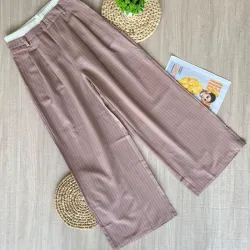 Pantalón beige de rayas