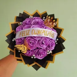 15 Rosas, Cinta, Corona y Ramitas Artificiales