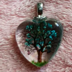 Corazón de cristal naturaleza muerta azul