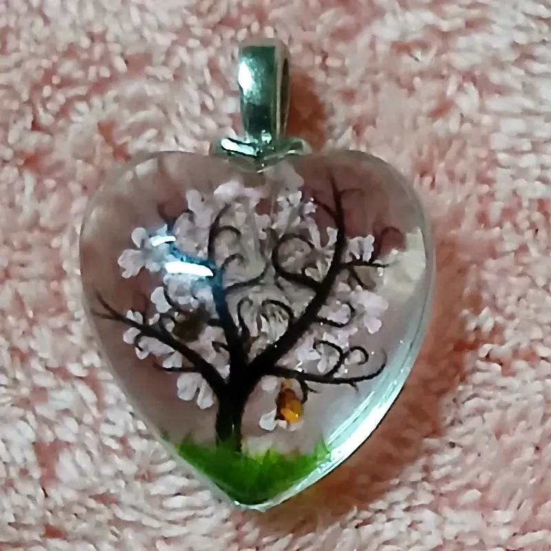 Corazón de cristal naturaleza muerta rosa