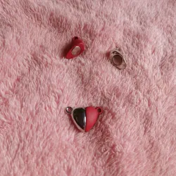 Corazón iman rojo y plateado 