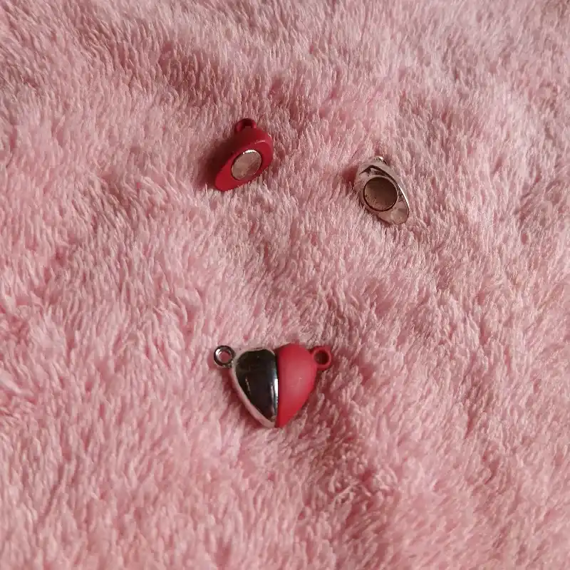 Corazón iman rojo y plateado 