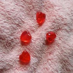 Corazones rojos traslúcidos