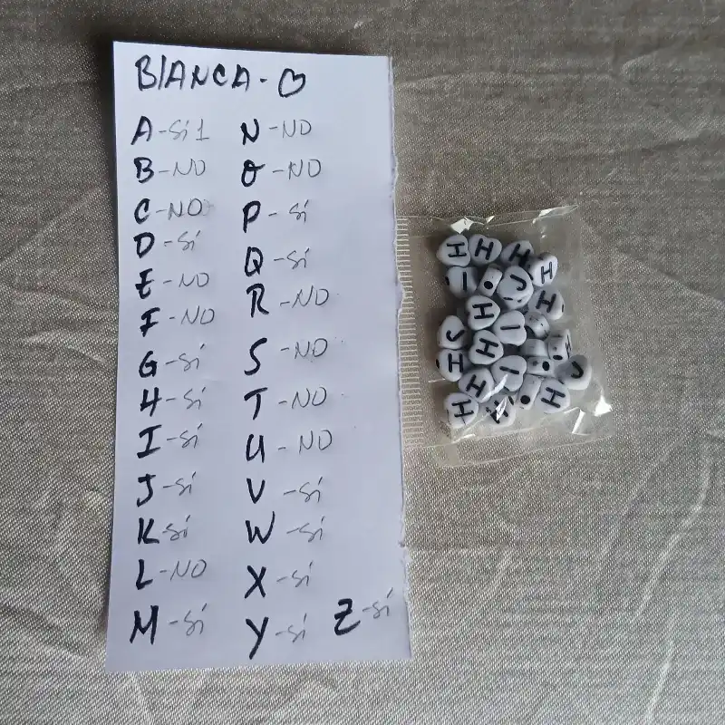 Cuenta forma de corazón letra negra