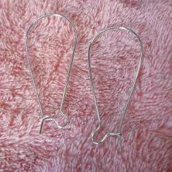 Enganche para aretes plateados