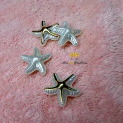 Estrella perlada grande con detalle dorado