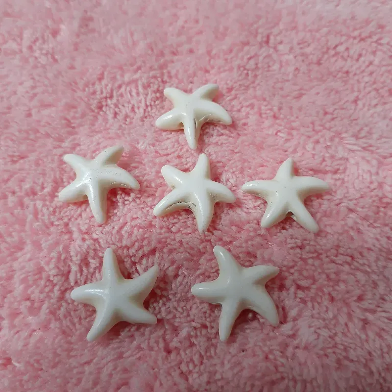 Estrellas de piedra blancas