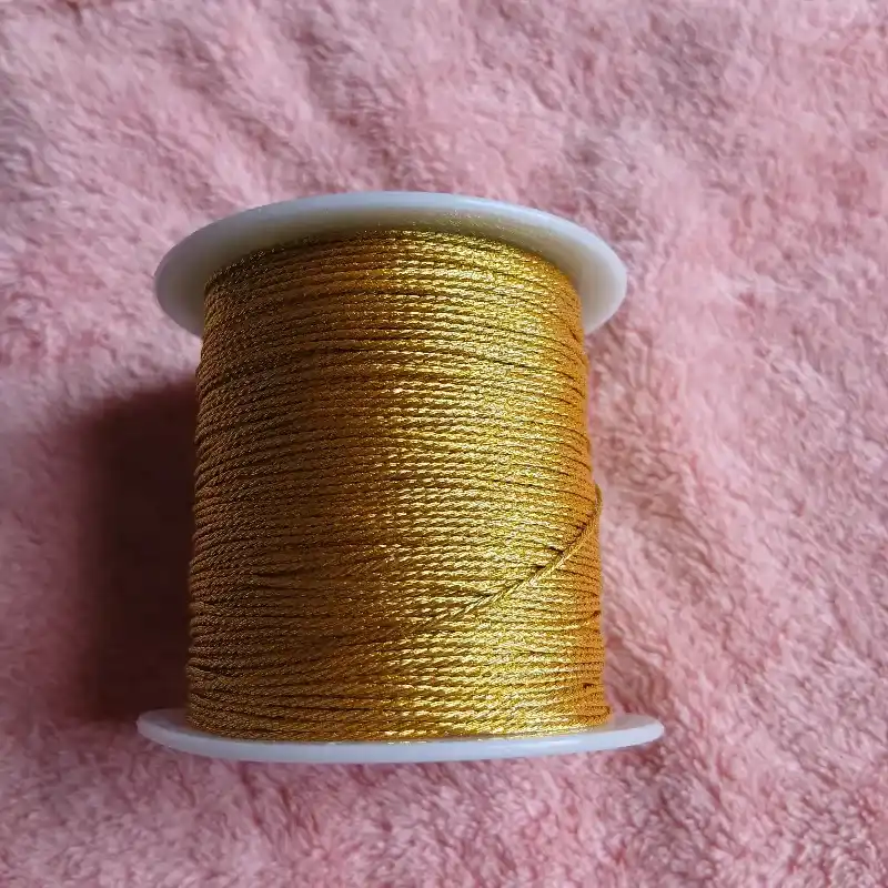 Hilo coreano torcido dorado