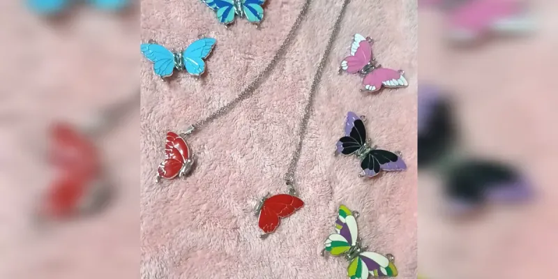 Juego cadenas de acero inoxidable con dije mariposa imantado