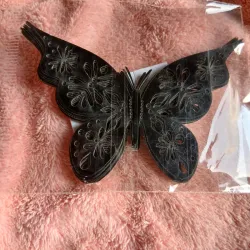 Mariposa decorativa suelta negra