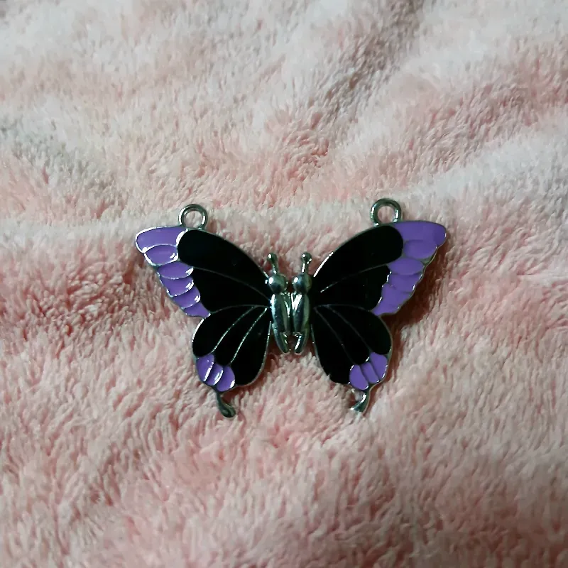 Mariposa imantada negra y morada