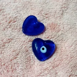 Ojo turco azul forma de corazón